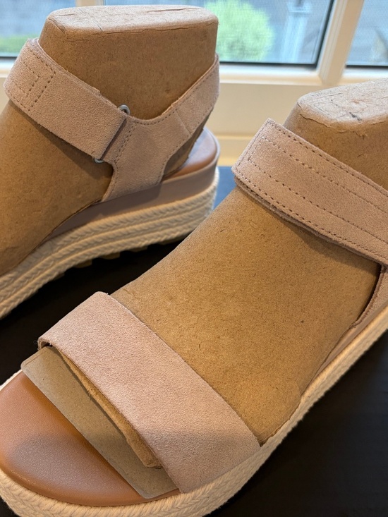 Sorel Shoes - NEW IN BOX!!! Sorel Cameron Flatforn Sandal